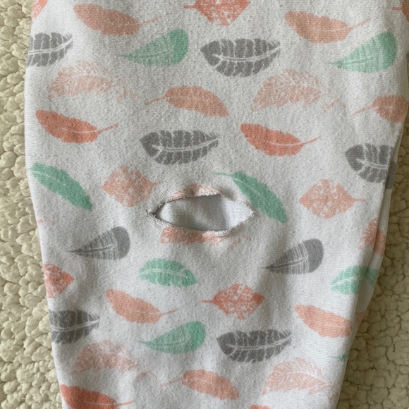 SwaddleMe Velcro Baby Swaddle (White/Pink/Gray/Mint) - Picture 13 of 15